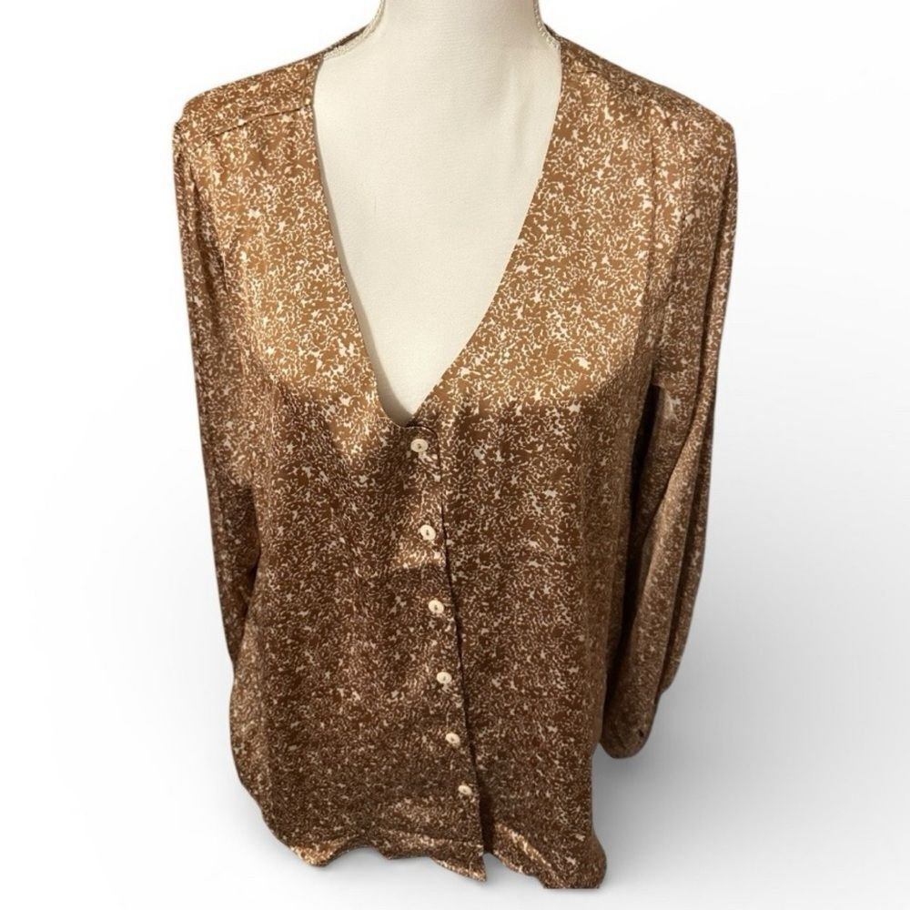 Mittoshop Button-Up Blouse Size large Like new - Picture 14 of 16